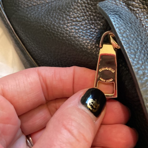 Coach Black Pebble Leather Scout Hobo Handbag, or Cross body gold hardware, EUC - Picture 6 of 13